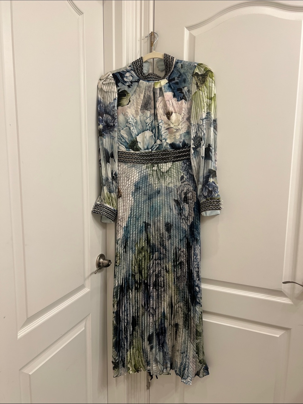 NWT Karen Millen Floral Pleated Long Sleeve Midi Dress in Multi-Blue